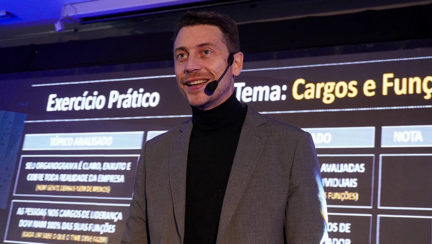Daniel Reiche palestrando durante a imersão em São Paulo
